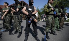 Бойцы ДНР штурмуют воинскую часть в Донецке, слышны взрывы и выстрелы