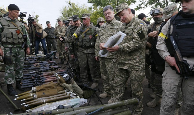 Порошенко: Украина увеличит объемы производства оружия