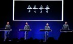 Легендарные электронщики Kraftwerk, блюз от Хью Лори, Штраус в исполнении Анны Нетребко и другие концерты лета