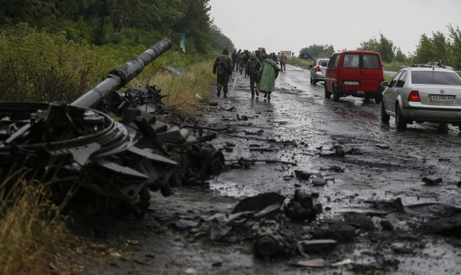 Яценюк: 8 млрд грн недостаточно на восстановление Донбасса