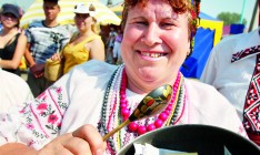 Украинцы готовы экономить на всем, кроме оружия