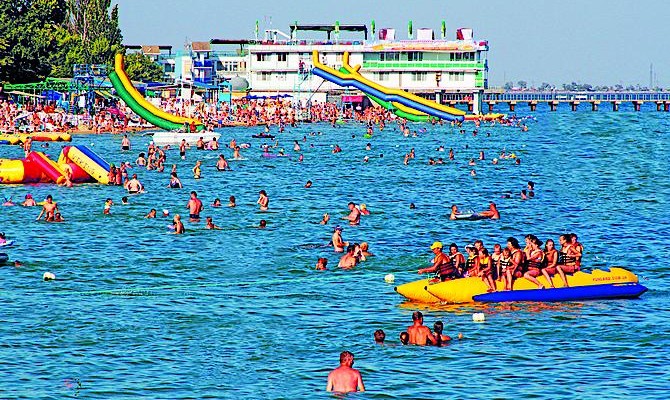 Tourist flow to Crimea decreased twofold