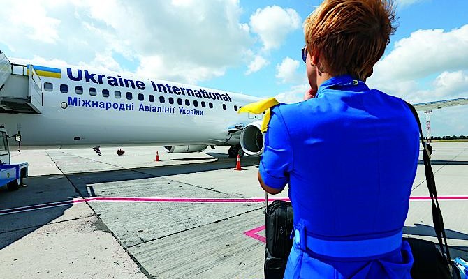 МАУ изменит маршруты рейсов из-за запрета летать над Россией