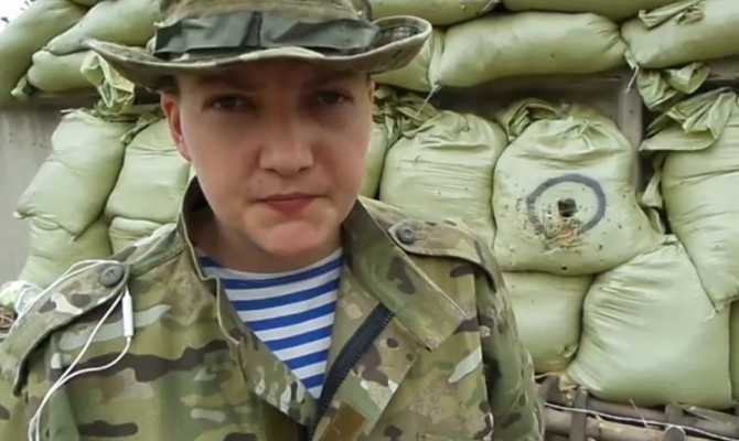 Порошенко наградил летчицу Савченко орденом «За мужество»