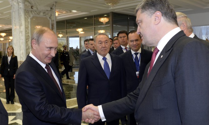 Порошенко и Путин договорились о режиме прекращения огня в Донбассе
