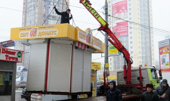 В Киеве МАФам предложат переехать на цокольные этажи домов