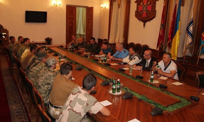 Минобороны переводит бойцов частных батальонов в ВСУ