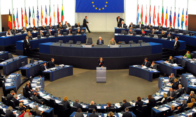 Европарламент призвал ЕС усилить санкции против России