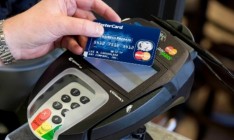 НБУ запретил использовать зарплатные карты в личных целях