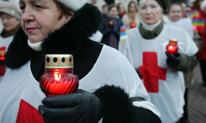 Красный Крест приостановил работу в Украине