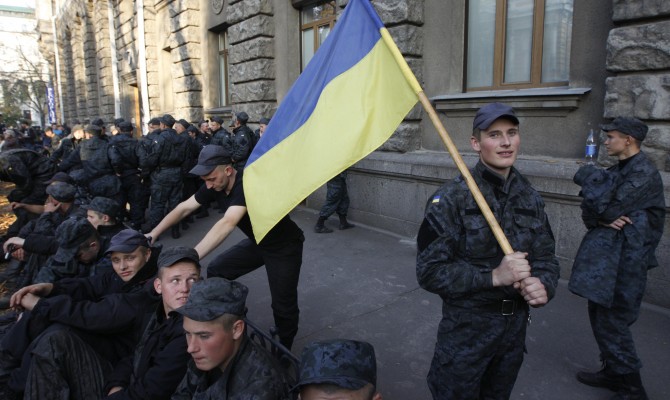 Бунты солдат-срочников власть подавит деньгами