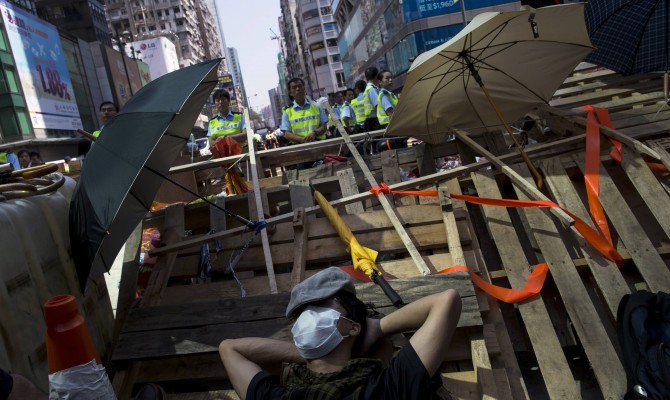 Демонстранты в Гонконге снова вышли на баррикады