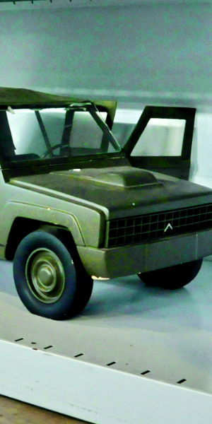 Посторонним В.