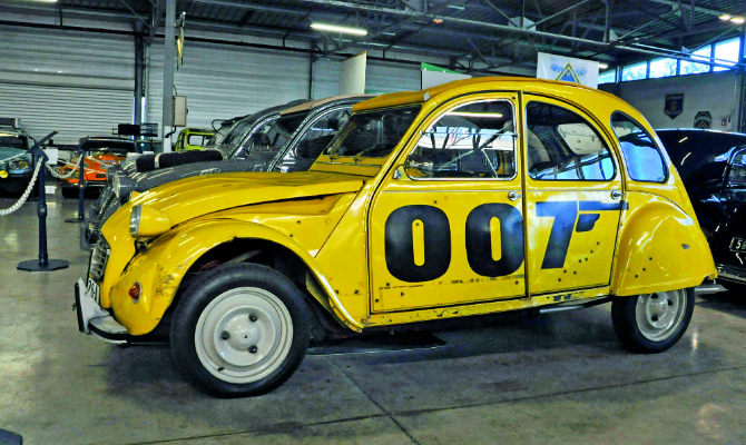 Посторонним В.