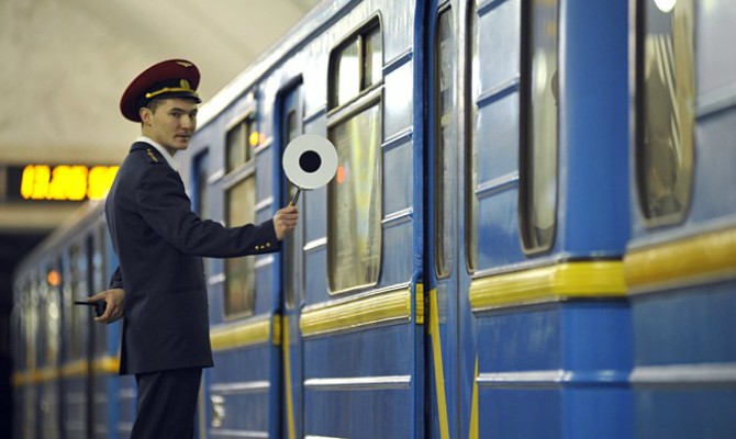 На двух станциях киевского метро невозможно будет купить жетоны