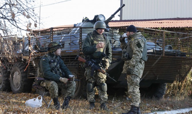 По обе стороны украино-российской границы наблюдается концентрация войск, - Столтенберг