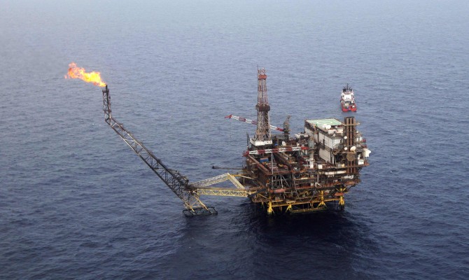 Несгибаемая позиция Саудовской Аравии толкает цены на нефть вниз: баррель Brent уже по $63
