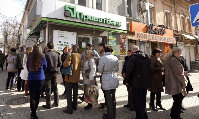 Банкоматы перестанут принимать банкноты номиналом 100, 200 и 500 грн