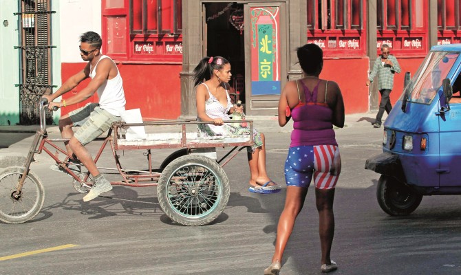 FT: Обама и Кастро предпринимают усилия по выведению Кубы из холодной войны