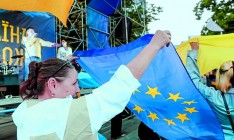 Украинцы за год окончательно потеряли доверие к России и хотят в ЕС
