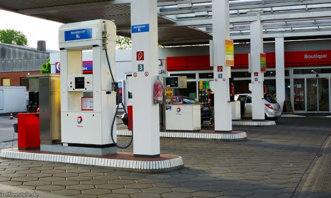 На украинских АЗС продолжает дешеветь топливо