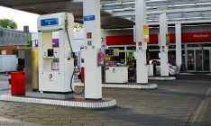 На украинских АЗС продолжает дешеветь топливо