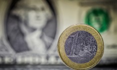 Евро упал до минимума за 9 лет