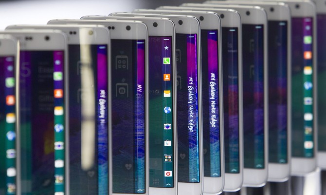 Samsung сократил прибыль впервые с 2011 года