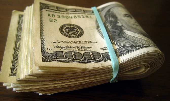 Доллар на закрытии межбанка поправился еще на 3 грн
