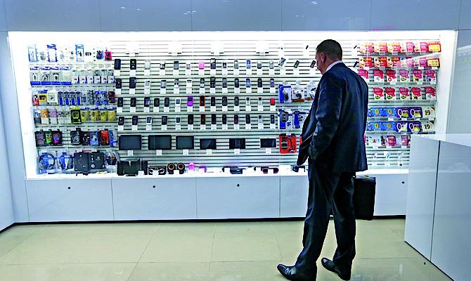 Украинцам придется полюбить свои старые телефоны и холодильники