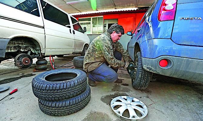 Devaluation and semi-legal schemes helped boost the market of used cars