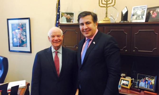 Саакашвили договаривается в США о предоставлении Украине оружия