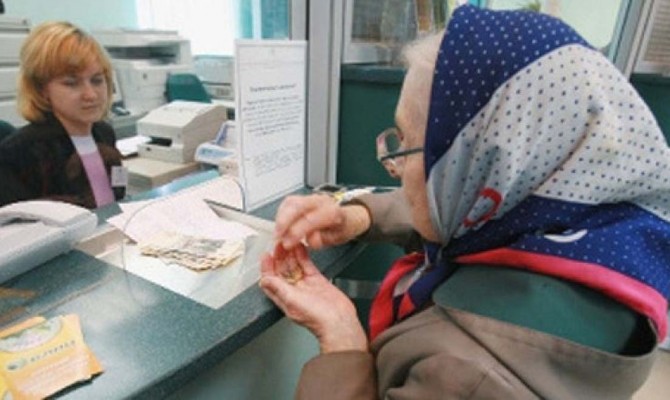 Почти 11 тыс. работающим пенсионерам урежут выплаты