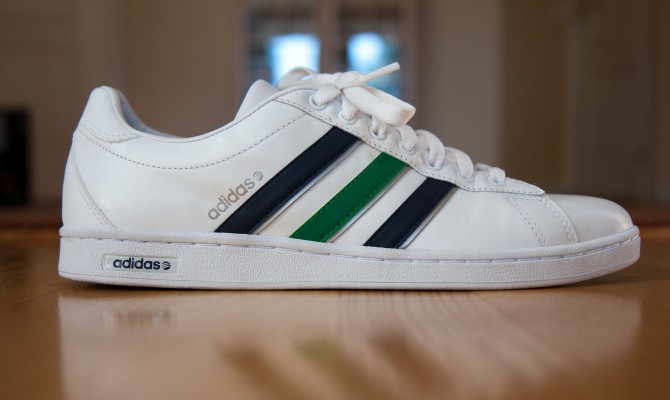 Adidas закроет около 200 магазинов в России в 2015 году