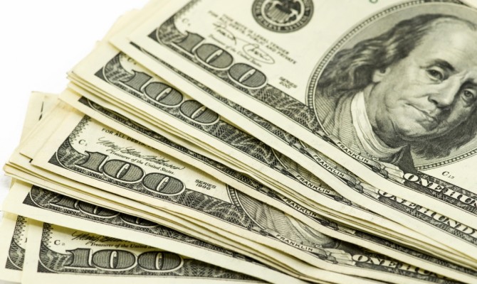 Доллар на межбанке упал ниже 22 грн