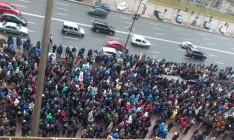 Около тысячи протестующих перекрыли Крещатик и требуют отставки Кличко