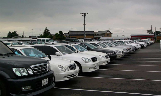 Украинский импорт автомобилей упал более чем в два раза