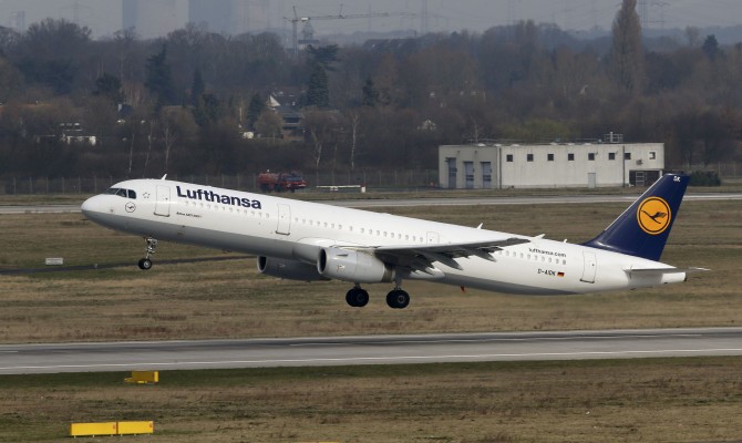 СМИ: У Lufthansa не хватает врачей для нормального обследования пилотов