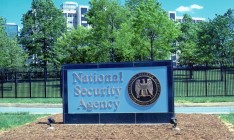 На Агентство нацбезопасности США напали вооруженные мужчины в юбках