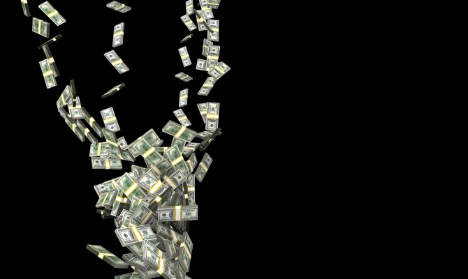 Доллар на черном рынке сменил падение на рост