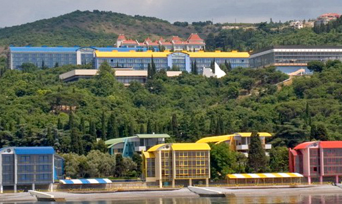 Крым передал «Артек» в собственность России