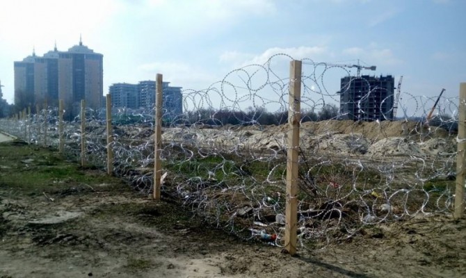 Колючая проволока как последний аргумент депутата