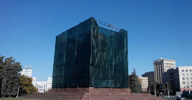 Суд отказал Кернесу в восстановлении памятника Ленину в Харькове