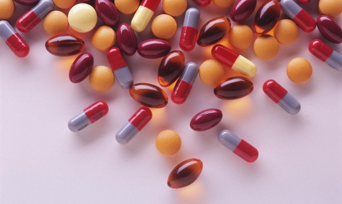 Продажи в украинских аптеках упали в два раза