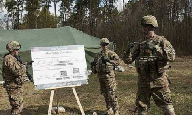 Как американский спецназ украинцев тренирует