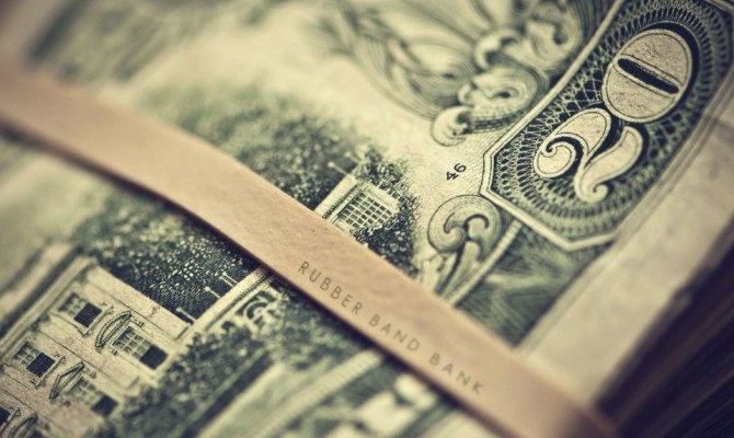 На черном рынке ускорил падение доллар