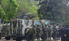 В Одессу стянули технику и сотни военных