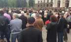 Около 1000 человек в Одессе пришли почтить память погибших год назад
