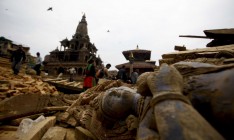 Количество жертв землетрясения в Непале достигло 7,5 тыс. человек