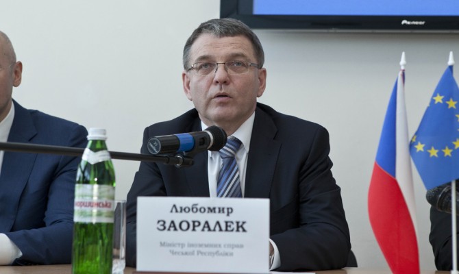 МИД Чехии обвинил Россию в поставках оружия и войск на Донбасс